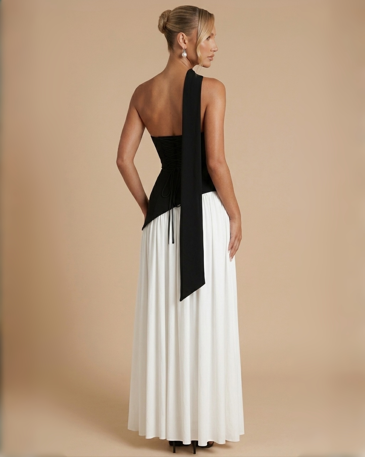 The Elizabeth Maxi Dress - Black/White
